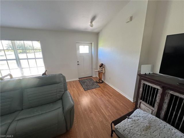 225 SW 26th PL, Cape Coral, FL 33991