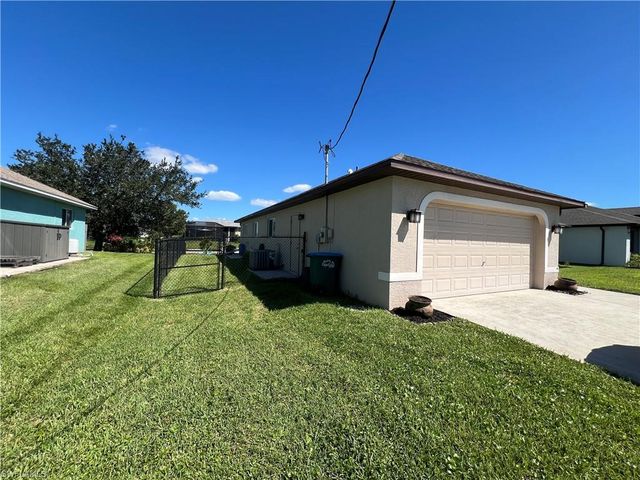225 SW 26th PL, Cape Coral, FL 33991