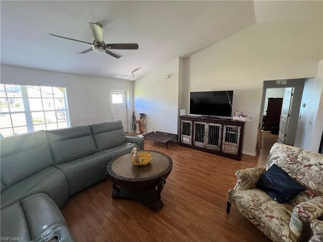 225 SW 26th PL, Cape Coral, FL 33991