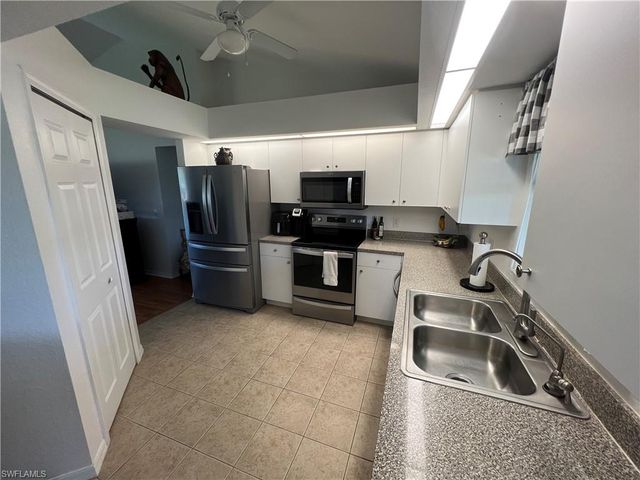 225 SW 26th PL, Cape Coral, FL 33991