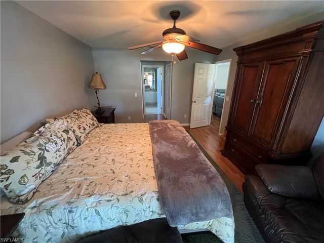 225 SW 26th PL, Cape Coral, FL 33991