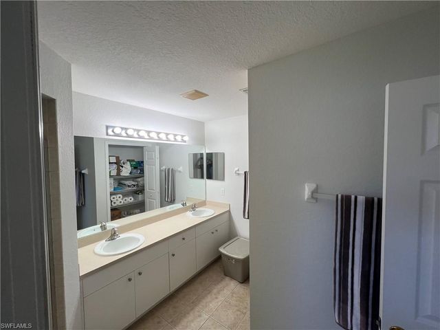 225 SW 26th PL, Cape Coral, FL 33991