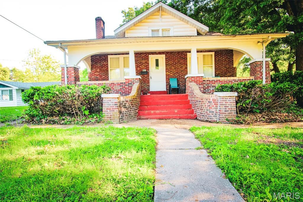 206 Crown Drive, Riverview, MO 63137