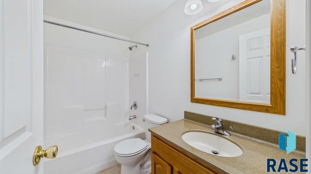 4305 W Kathleen St, Sioux Falls, SD 57107