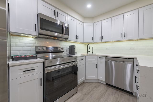 6612 W 64th Place 2W, Chicago, IL 60638