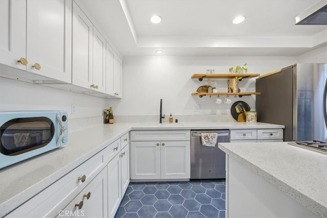 1911 Rockefeller Lane E, Redondo Beach, CA 90278