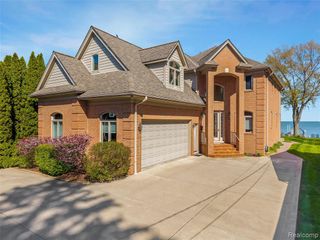 34330 Jefferson Avenue, Harrison Twp, MI 48045