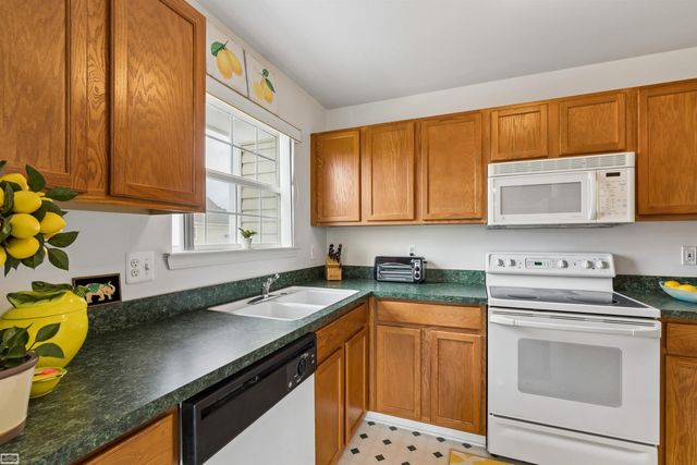16776 Glenmoor Street, Macomb, MI 48044