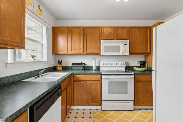 16776 Glenmoor Street, Macomb, MI 48044