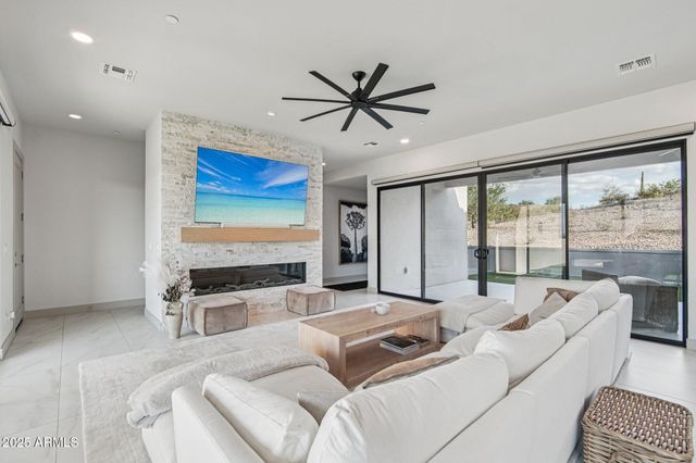 17934 W ESTES Way, Goodyear, AZ 85338