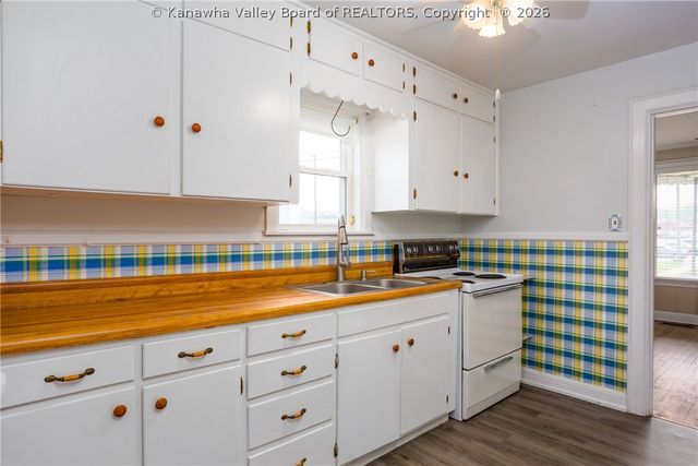 239 10th Avenue, South Charleston, WV 25303