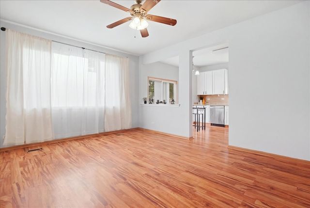 530 W Kristina Lane, Round Lake, IL 60073