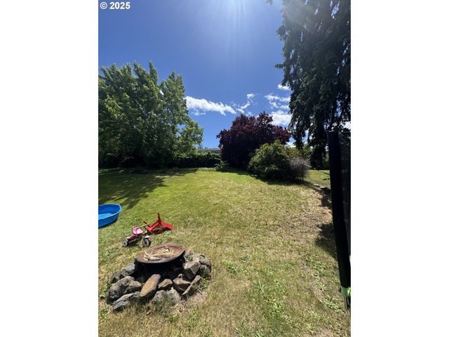 318 W 20TH St, The Dalles, OR 97058