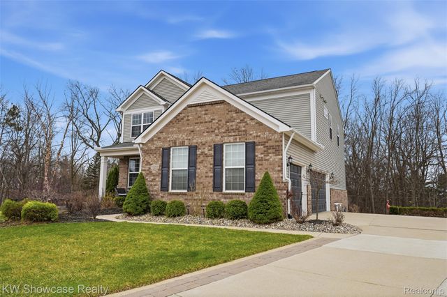 30253 MACINTOSH Lane, Lyon Charter Township, MI 48165