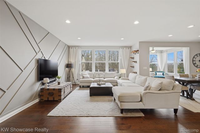 30253 MACINTOSH Lane, Lyon Charter Township, MI 48165