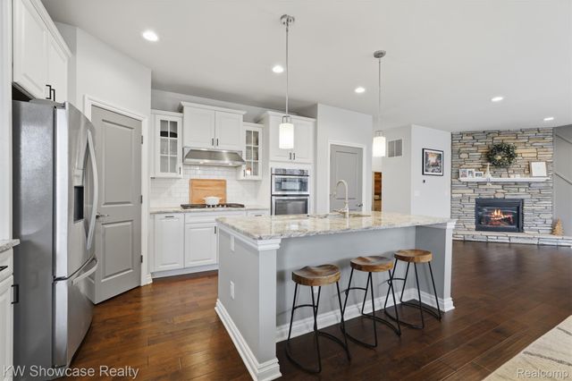 30253 MACINTOSH Lane, Lyon Charter Township, MI 48165