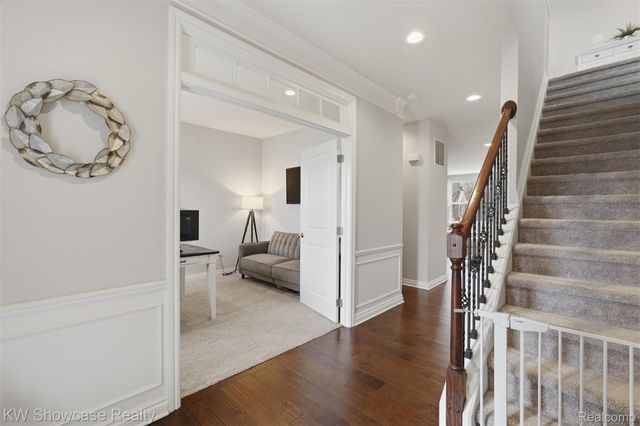 30253 MACINTOSH Lane, Lyon Charter Township, MI 48165