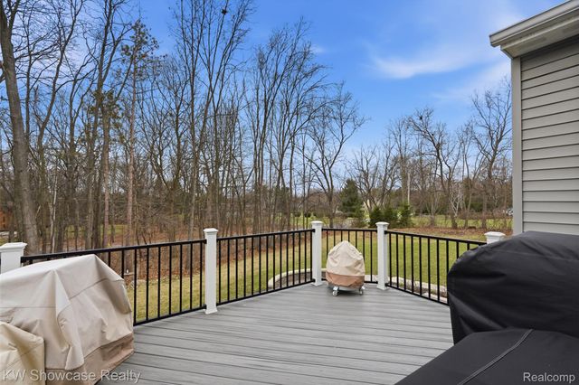 30253 MACINTOSH Lane, Lyon Charter Township, MI 48165