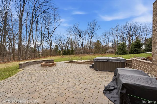 30253 MACINTOSH Lane, Lyon Charter Township, MI 48165