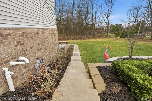 30253 MACINTOSH Lane, Lyon Charter Township, MI 48165