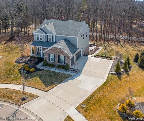 30253 MACINTOSH Lane, Lyon Charter Township, MI 48165