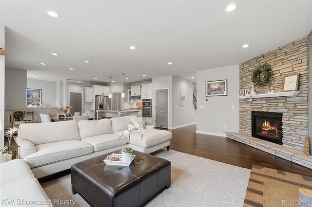 30253 MACINTOSH Lane, Lyon Charter Township, MI 48165