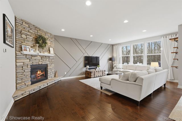 30253 MACINTOSH Lane, Lyon Charter Township, MI 48165