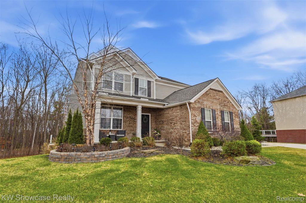 30253 MACINTOSH Lane, Lyon Charter Township, MI 48165