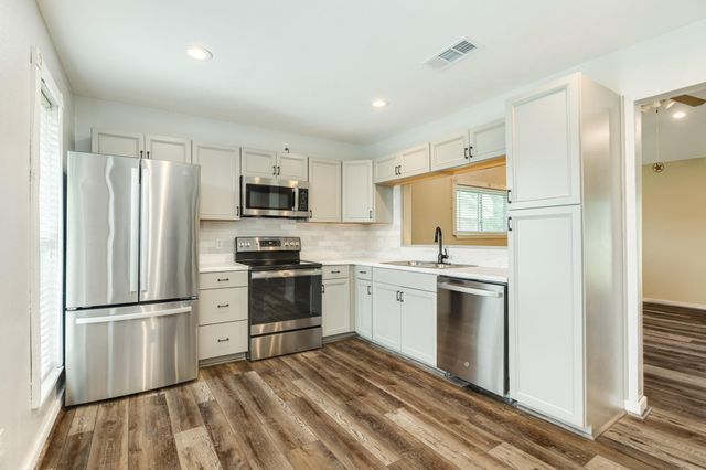 212 Briarcreek Street, Richwood, TX 77531