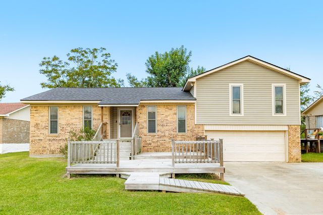 212 Briarcreek Street, Richwood, TX 77531