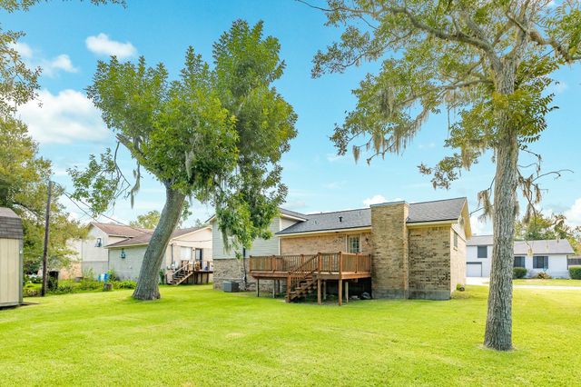 212 Briarcreek Street, Richwood, TX 77531