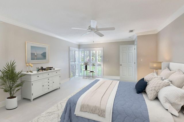 661 Deer Creek Hollows Circle, Deerfield Beach, FL 33442