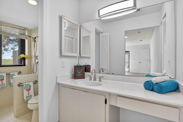 661 Deer Creek Hollows Circle, Deerfield Beach, FL 33442