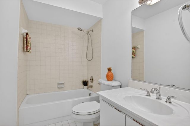 661 Deer Creek Hollows Circle, Deerfield Beach, FL 33442