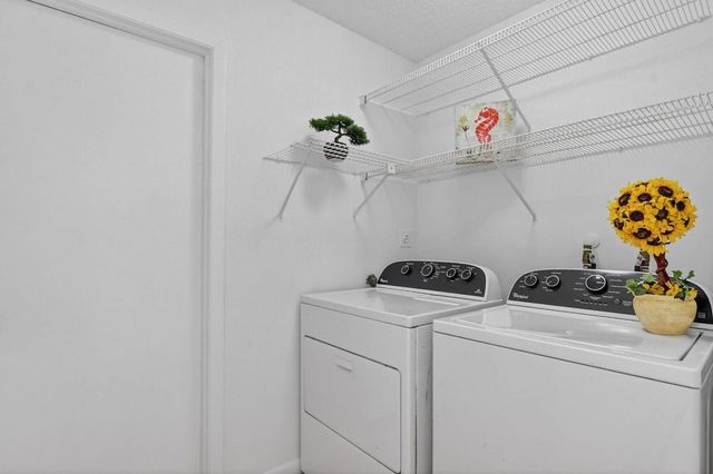 661 Deer Creek Hollows Circle, Deerfield Beach, FL 33442