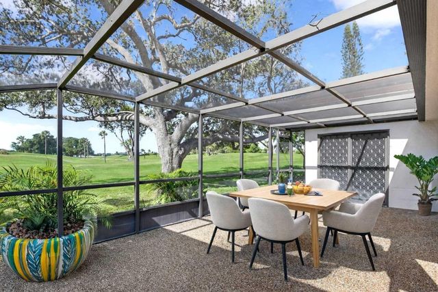 661 Deer Creek Hollows Circle, Deerfield Beach, FL 33442