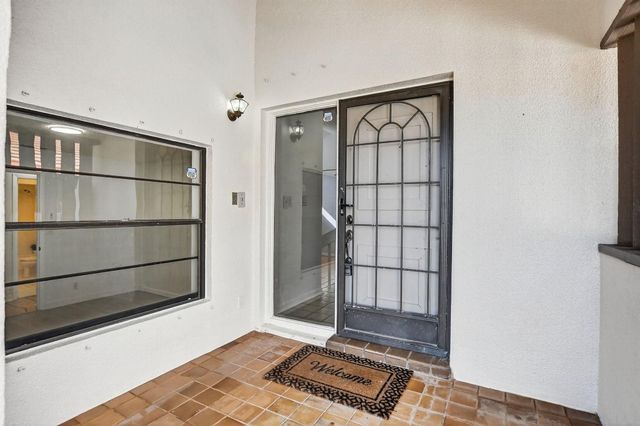 661 Deer Creek Hollows Circle, Deerfield Beach, FL 33442