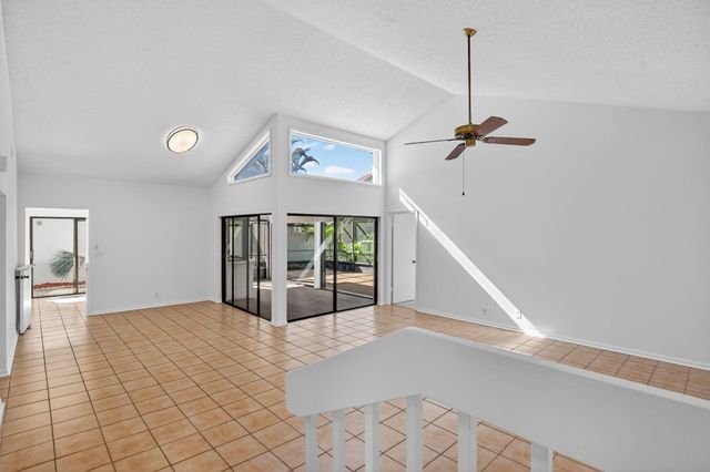 661 Deer Creek Hollows Circle, Deerfield Beach, FL 33442