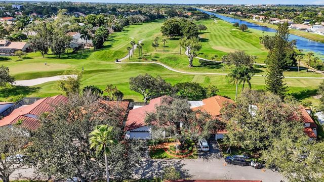 661 Deer Creek Hollows Circle, Deerfield Beach, FL 33442