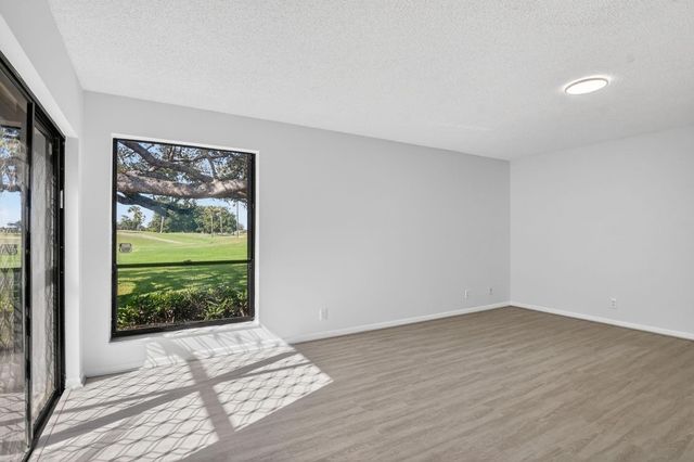 661 Deer Creek Hollows Circle, Deerfield Beach, FL 33442