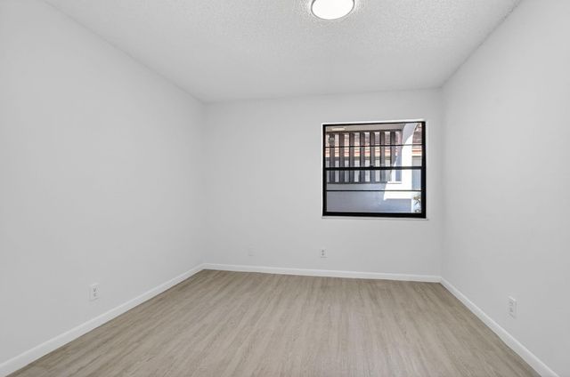 661 Deer Creek Hollows Circle, Deerfield Beach, FL 33442