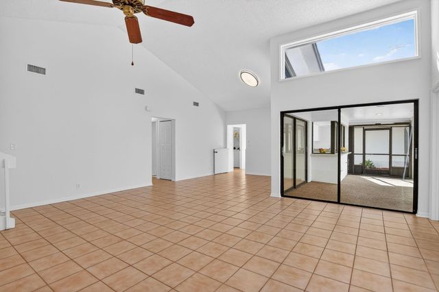 661 Deer Creek Hollows Circle, Deerfield Beach, FL 33442