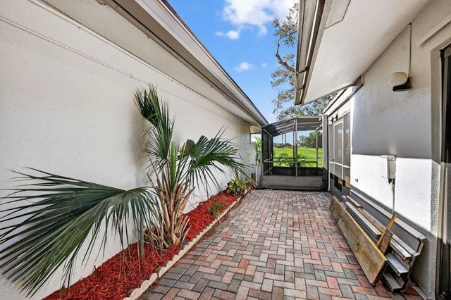 661 Deer Creek Hollows Circle, Deerfield Beach, FL 33442