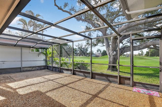 661 Deer Creek Hollows Circle, Deerfield Beach, FL 33442