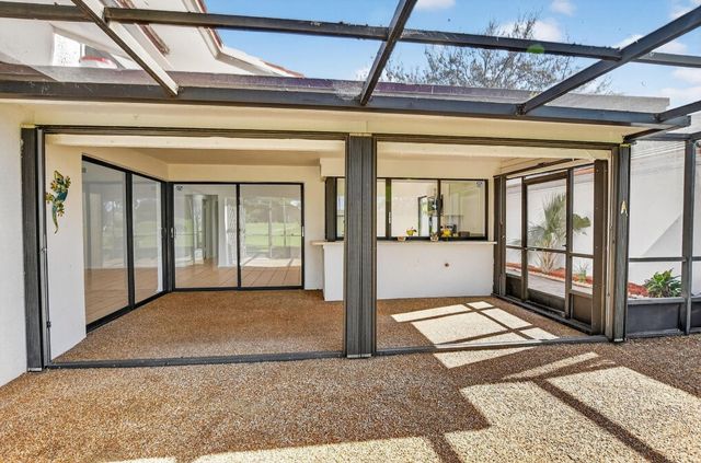 661 Deer Creek Hollows Circle, Deerfield Beach, FL 33442