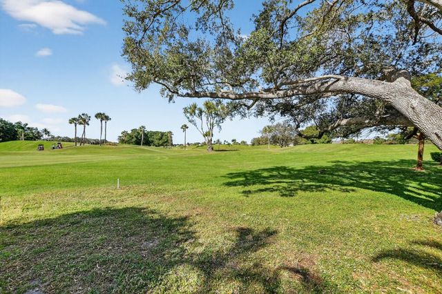 661 Deer Creek Hollows Circle, Deerfield Beach, FL 33442