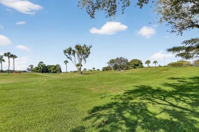 661 Deer Creek Hollows Circle, Deerfield Beach, FL 33442