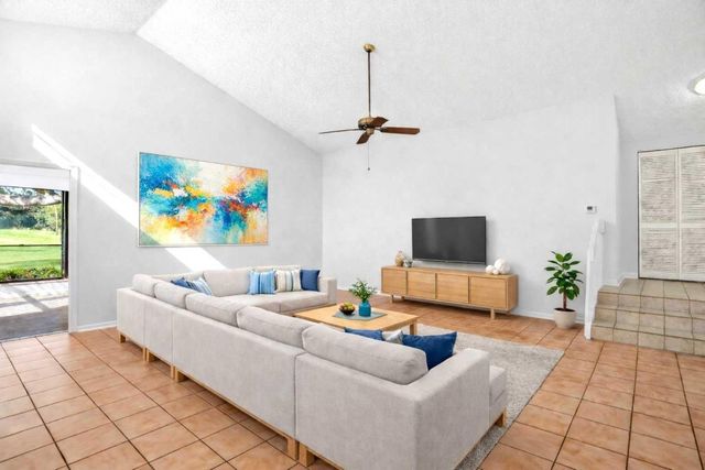 661 Deer Creek Hollows Circle, Deerfield Beach, FL 33442