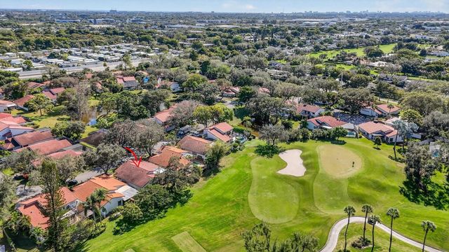 661 Deer Creek Hollows Circle, Deerfield Beach, FL 33442