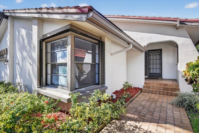 661 Deer Creek Hollows Circle, Deerfield Beach, FL 33442